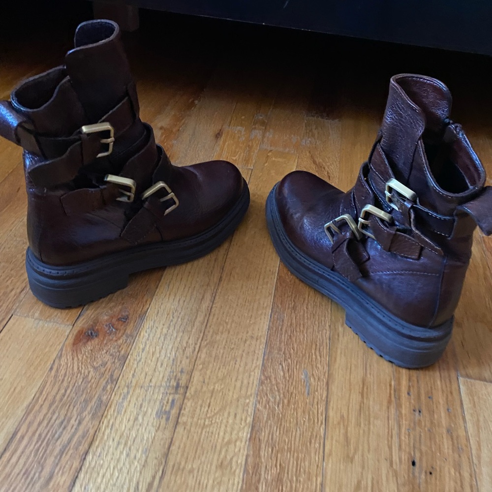 Emanuele Castro boots